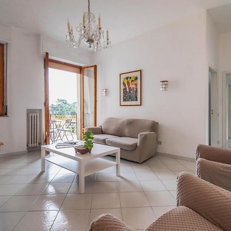 Comfy Flat Steps Away From Siena Station! Apartment Exterior photo