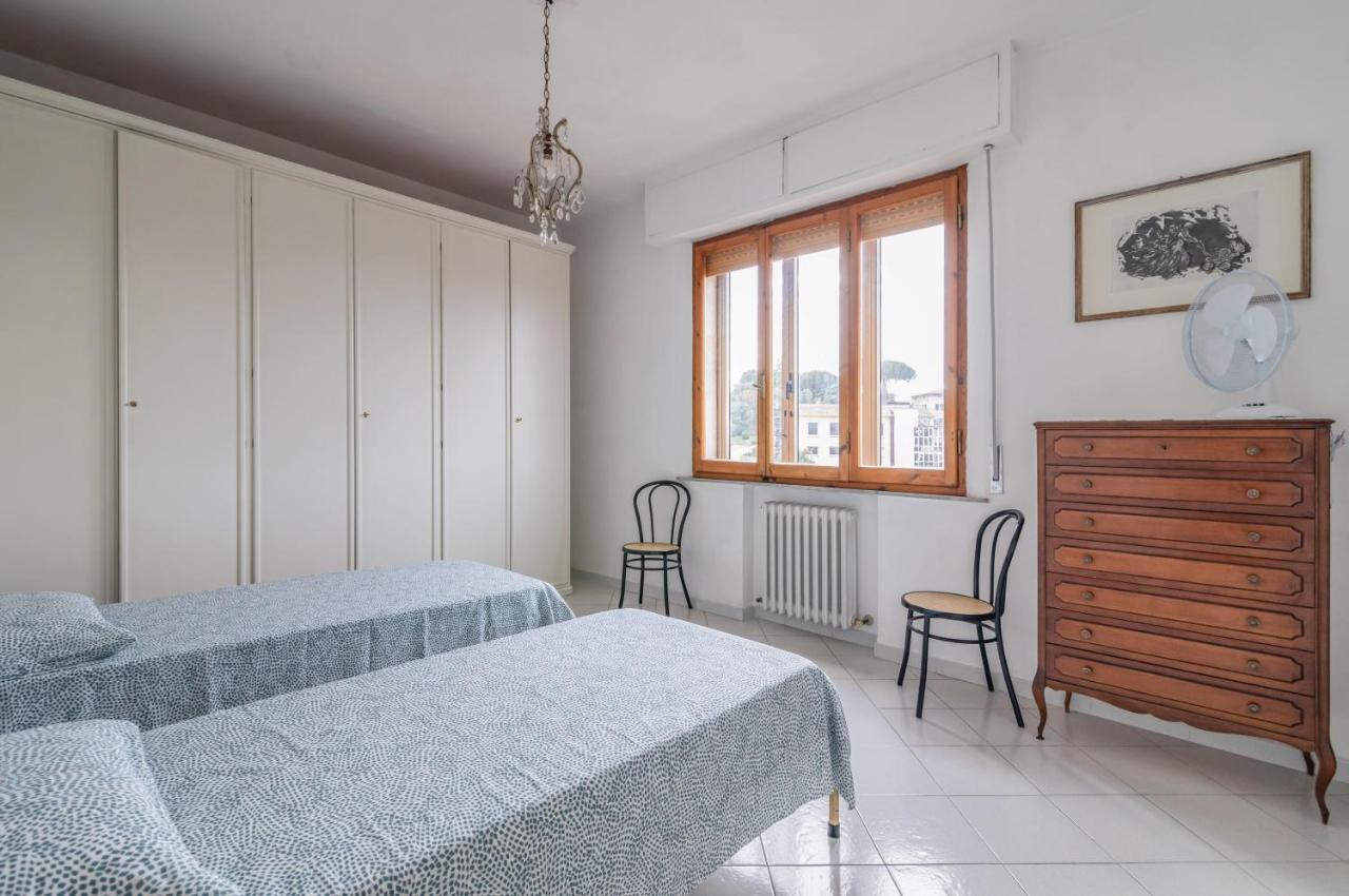 Comfy Flat Steps Away From Siena Station! Apartment Exterior photo