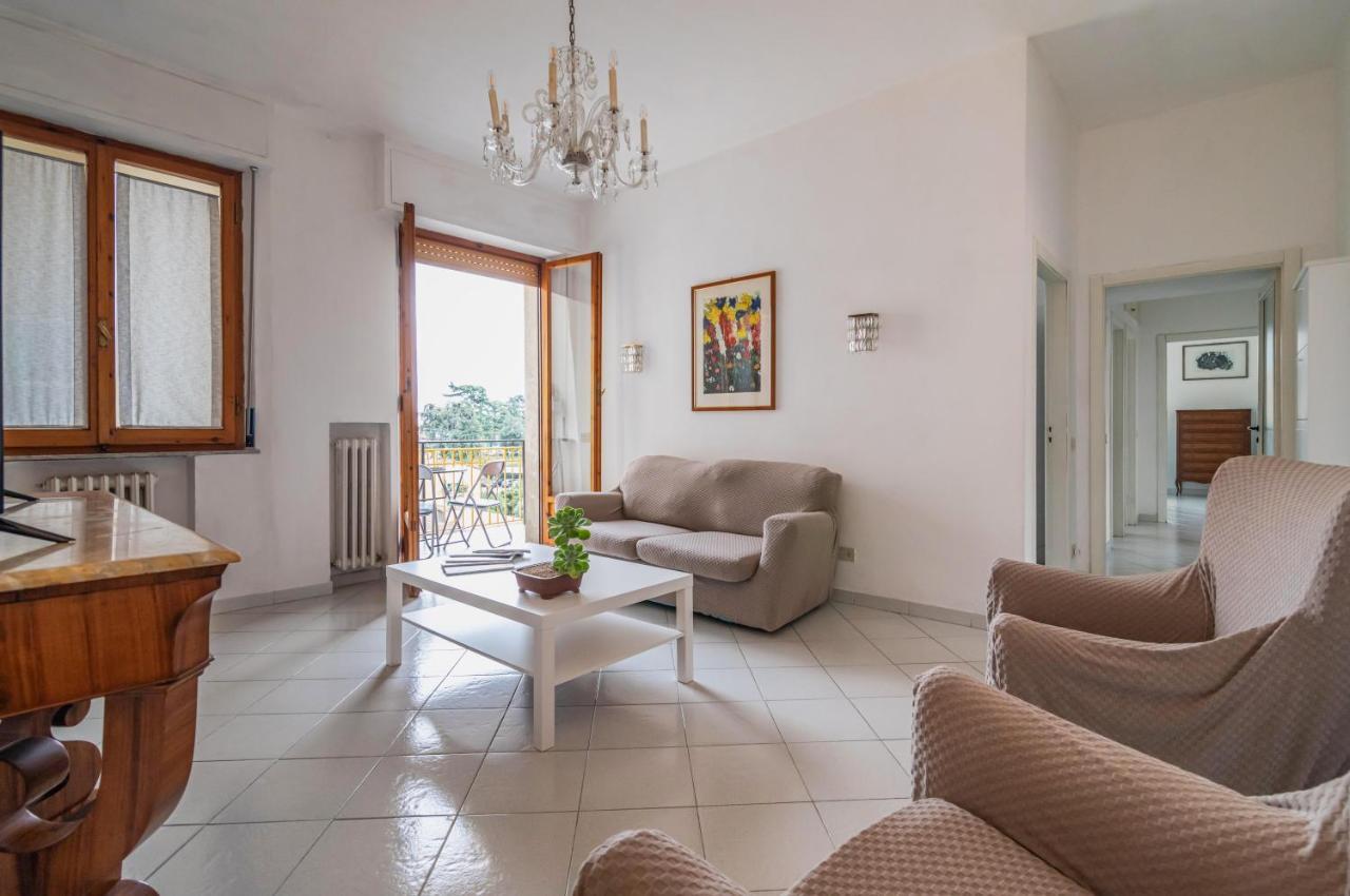 Comfy Flat Steps Away From Siena Station! Apartment Exterior photo