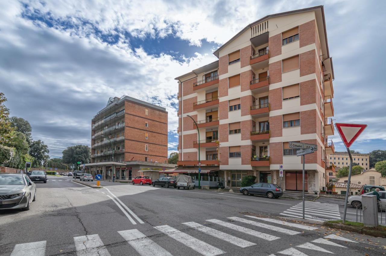 Comfy Flat Steps Away From Siena Station! Apartment Exterior photo