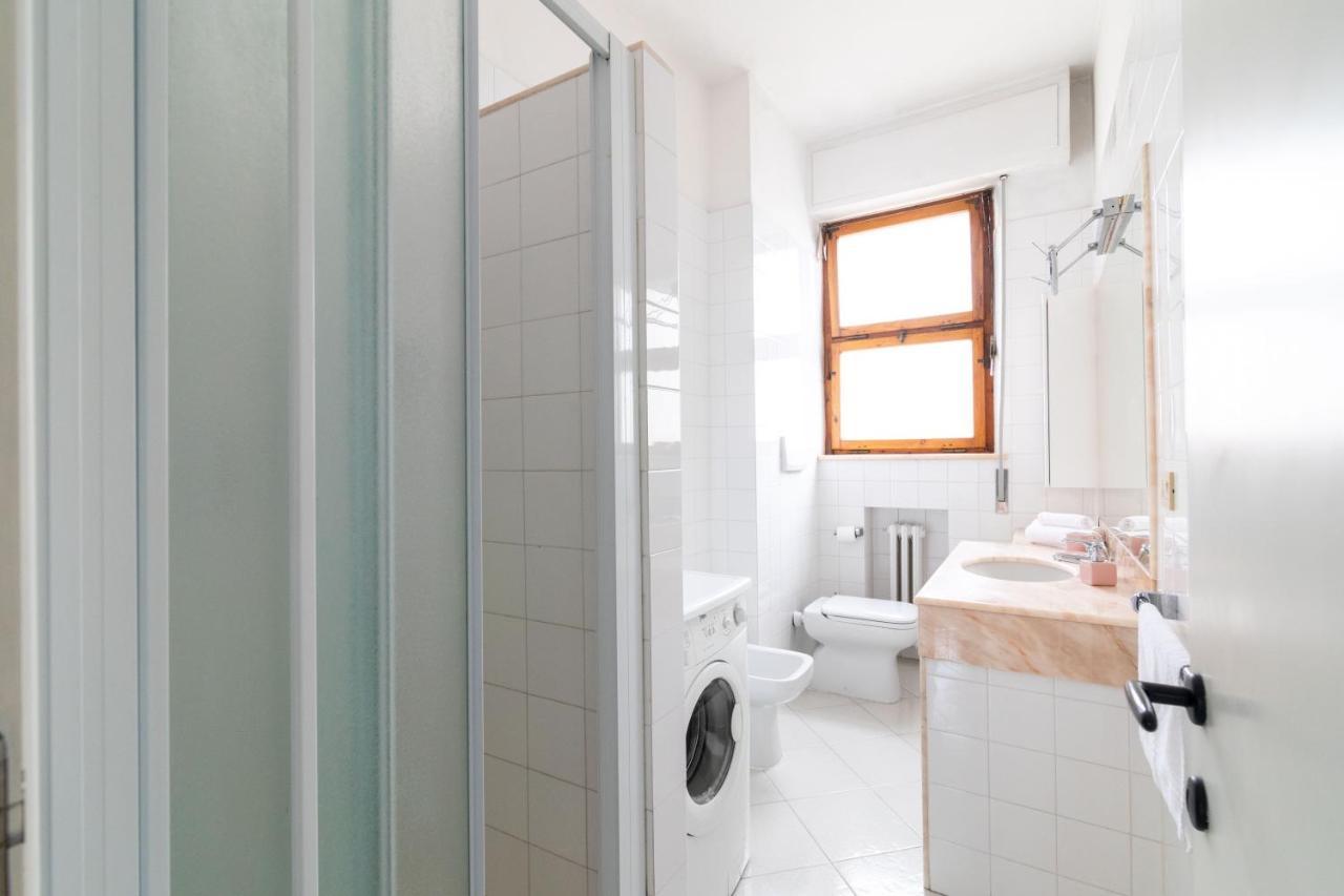 Comfy Flat Steps Away From Siena Station! Apartment Exterior photo